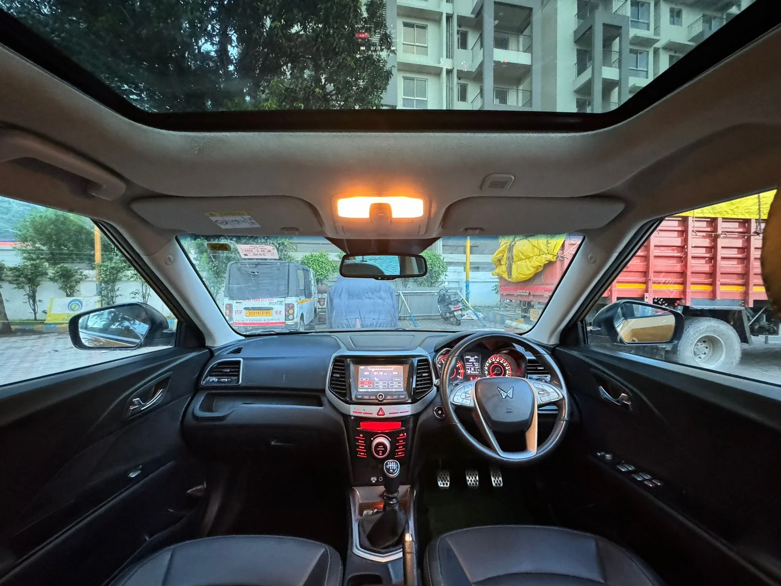 Mahindra XUV300 - Thumbnail 10